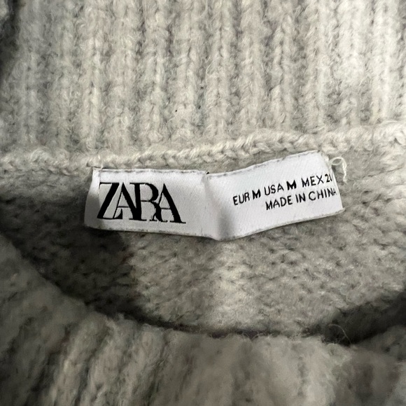 Zara- Oversized Turtleneck Sweater - M - Picture 2 of 3